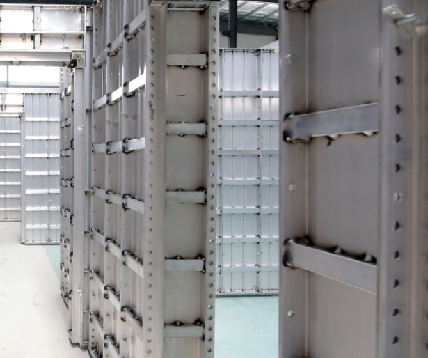 鋁模板和傳統(tǒng)模板之間到底是存在哪些差別？